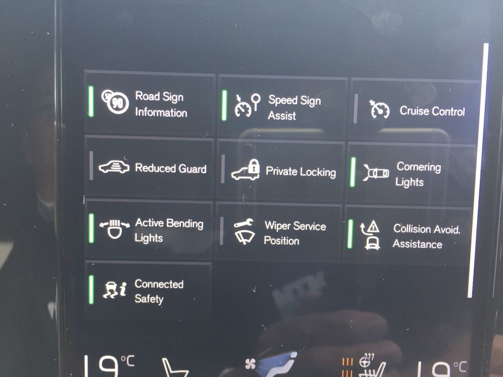 USED 2018 18 VOLVO XC40 2.0 T5 FIRST EDITION AWD 5d 247 BHP FIRST EDITION