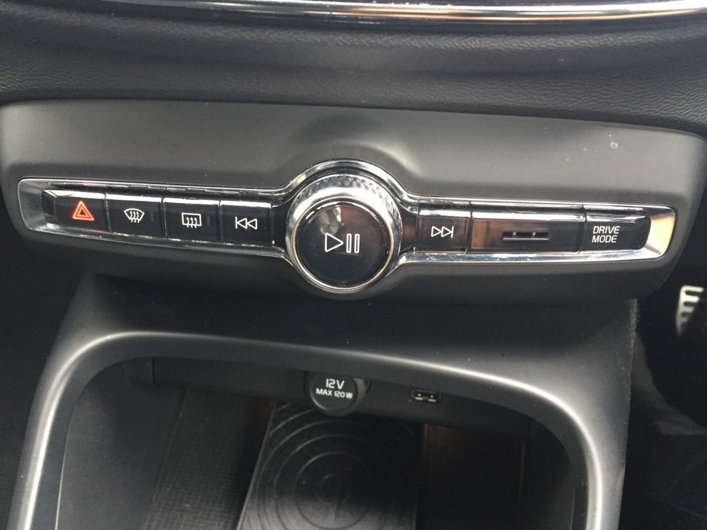 USED 2018 18 VOLVO XC40 2.0 T5 FIRST EDITION AWD 5d 247 BHP FIRST EDITION