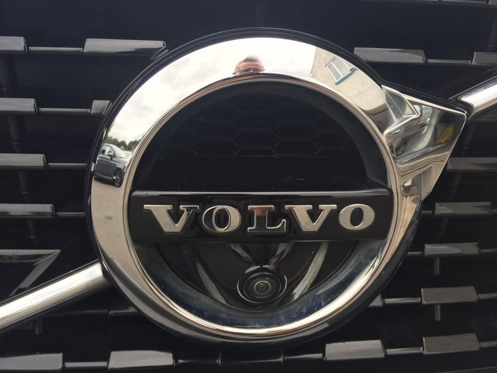 USED 2018 18 VOLVO XC40 2.0 T5 FIRST EDITION AWD 5d 247 BHP FIRST EDITION