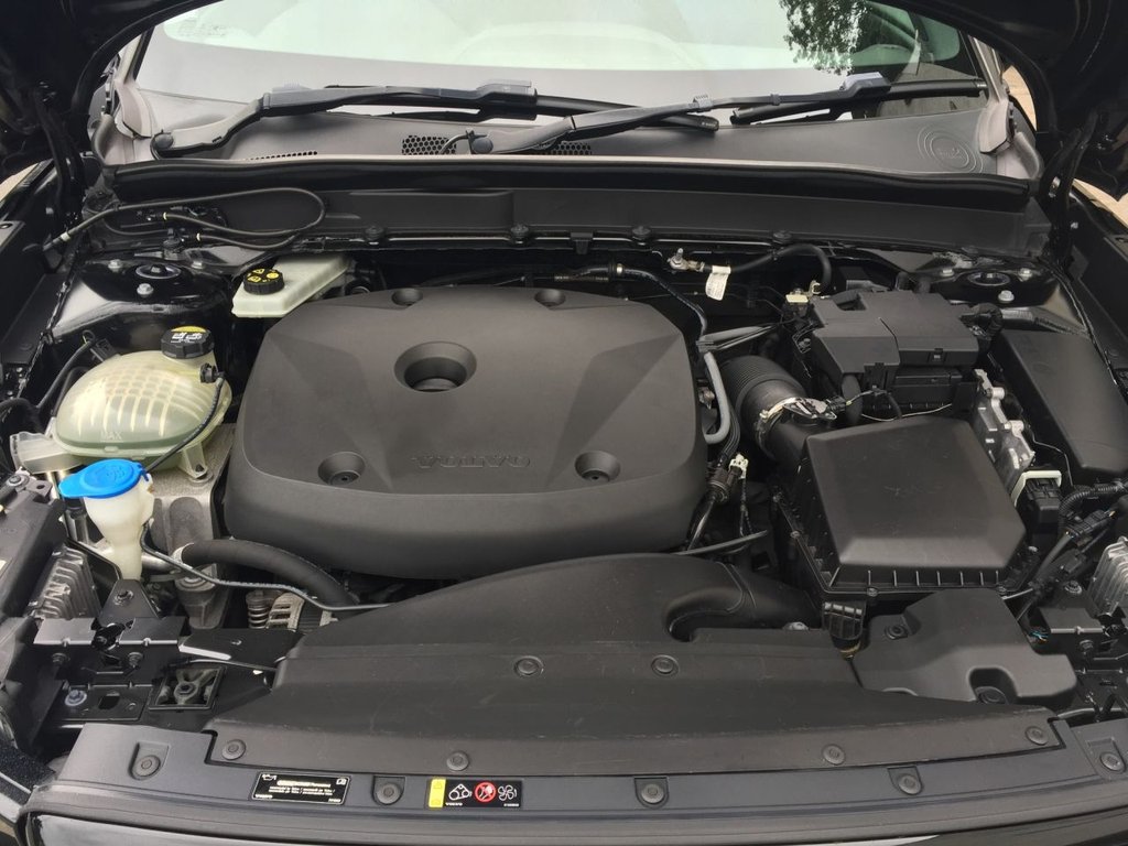 USED 2018 18 VOLVO XC40 2.0 T5 FIRST EDITION AWD 5d 247 BHP FIRST EDITION