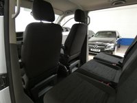 USED 2021 21 VOLKSWAGEN TRANSPORTER SHUTTLE 2.0 SHUTTLE SE TDI 5d 148 BHP 8 SEAT ANDROID APPLE CARPLAY AC CRUISE CONTROL PARKING SENSORS 1 OWNER GENUINE LOW MILES