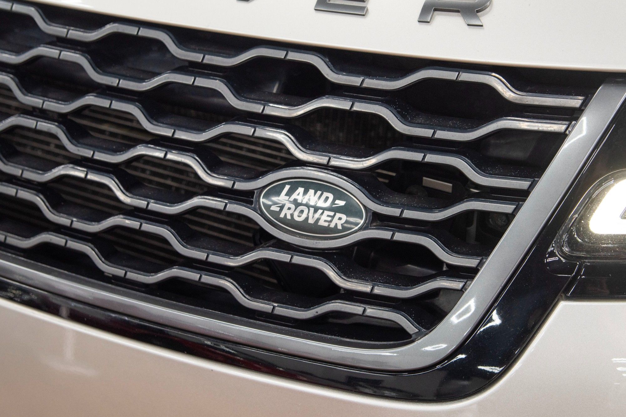 USED 2019 68 LAND ROVER RANGE ROVER VELAR 2.0 R-DYNAMIC HSE  
