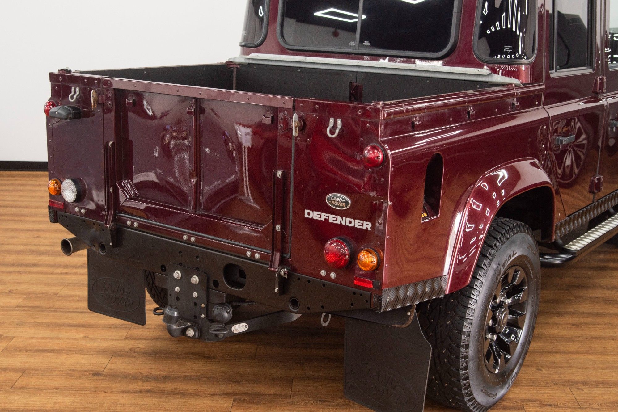 USED 2015 08 LAND ROVER DEFENDER 2.2 TD XS DCB 