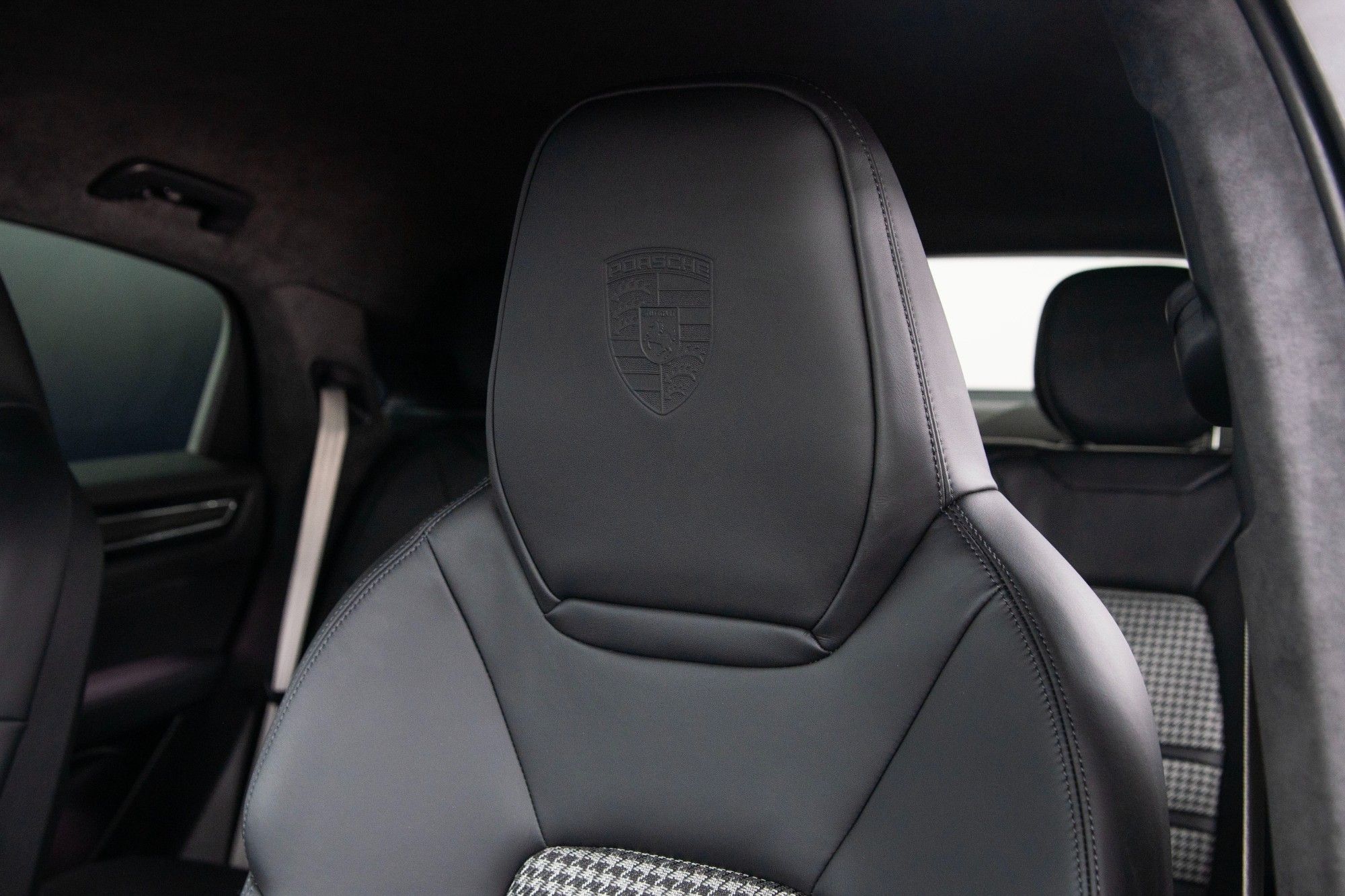 USED 2023 72 PORSCHE CAYENNE 3.0 V6 PLATINUM EDITION PHEV COUPE