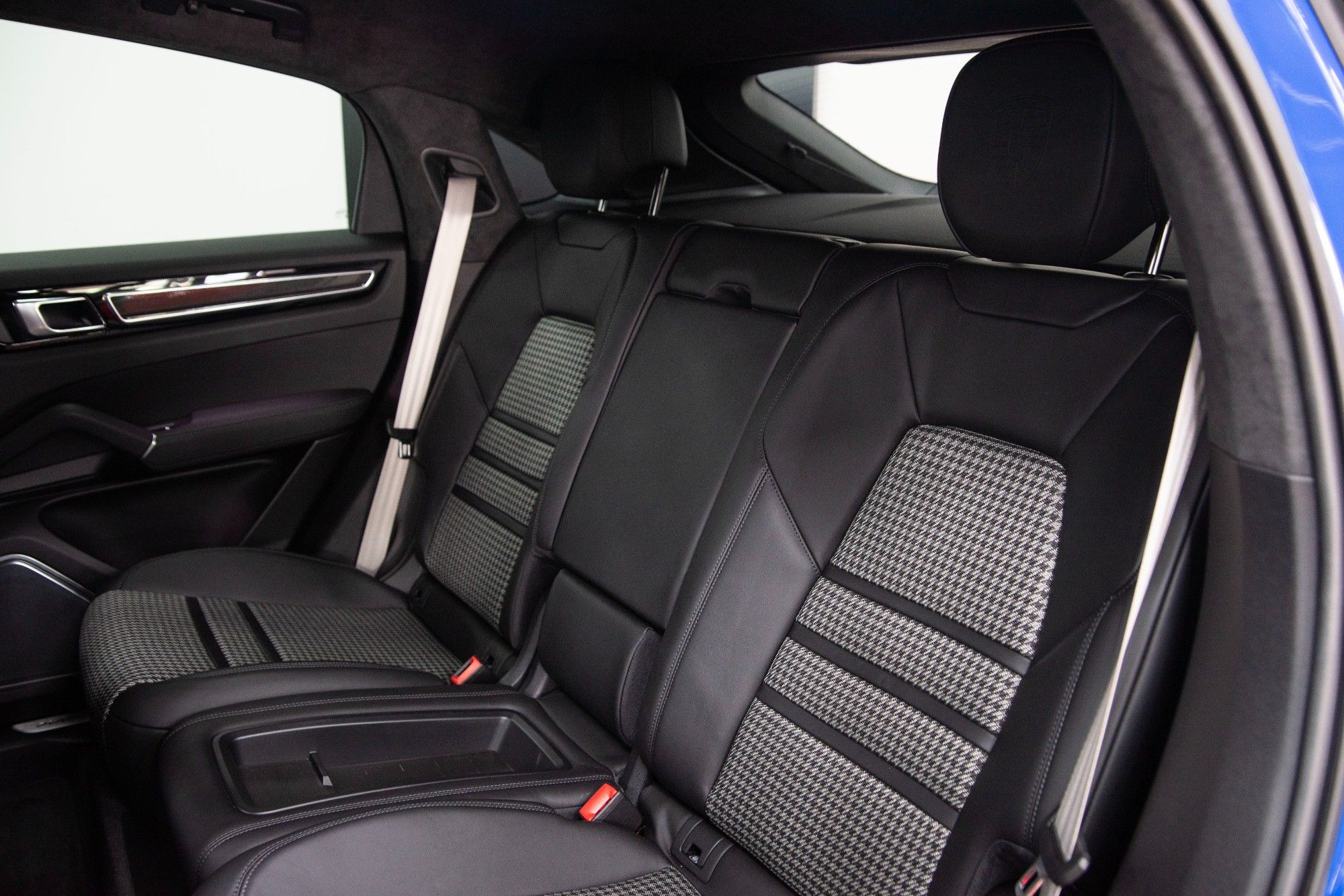 USED 2023 72 PORSCHE CAYENNE 3.0 V6 PLATINUM EDITION PHEV COUPE