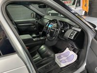 USED 2019 69 LAND ROVER DISCOVERY 5 3.0 SD6 LANDMARK 5d 302 BHP AUTO 4X4 LOVELY 2019 DISCOVERY 5 3.0 SD6 LANDMARK EDITION - ONE OWNER FROM NEW - LANDROVER SERVICE HISTORY - INDUS SILVER - BLACK PACK - 21 INCH ALLOY WHEELS - GLASS PANROOF - HEATED SEATS - HEATED STEERING WHEEL