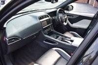 USED 2017 17 JAGUAR F-PACE 3.0 V6 S AWD 5d 296 BHP SLIDING ROOF / 360 / DIGI DASH