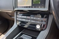 USED 2017 17 JAGUAR F-PACE 3.0 V6 S AWD 5d 296 BHP SLIDING ROOF / 360 / DIGI DASH