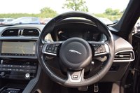 USED 2017 17 JAGUAR F-PACE 3.0 V6 S AWD 5d 296 BHP SLIDING ROOF / 360 / DIGI DASH
