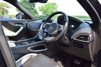 USED 2017 17 JAGUAR F-PACE 3.0 V6 S AWD 5d 296 BHP SLIDING ROOF / 360 / DIGI DASH