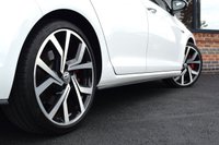 USED 2018 18 VOLKSWAGEN GOLF 2.0 GTI PERFORMANCE TSI DSG 5d 242 BHP PAN ROOF / LEATHER / 19" ALLOY