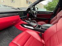 USED 2020 20 PORSCHE CAYENNE 4.0 V8 TURBO TIPTRONIC 5d AUTO 543 BHP ESTATE