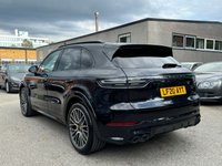 USED 2020 20 PORSCHE CAYENNE 4.0 V8 TURBO TIPTRONIC 5d AUTO 543 BHP ESTATE