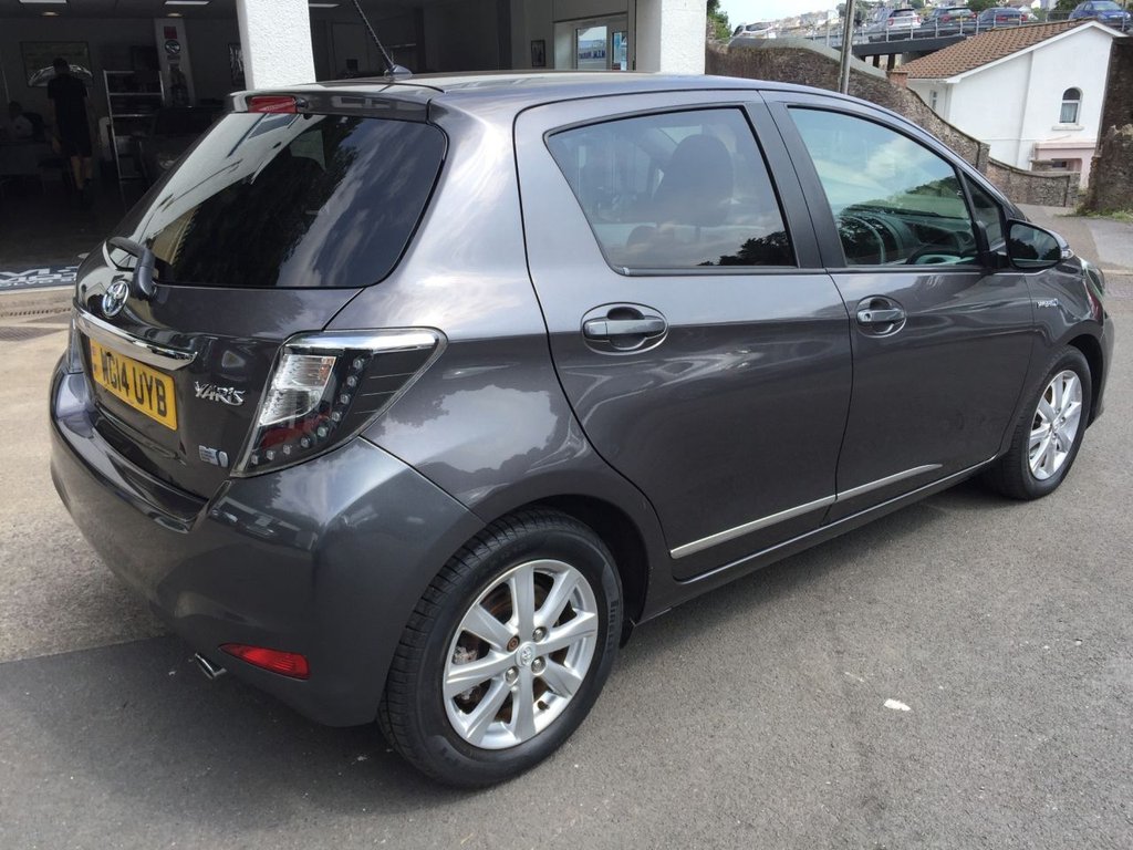 USED 2014 14 TOYOTA YARIS 1.5 HYBRID ICON PLUS 5d 61 BHP FULL SERVICE HISTORY