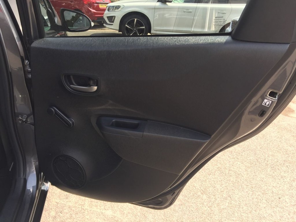 USED 2014 14 TOYOTA YARIS 1.5 HYBRID ICON PLUS 5d 61 BHP FULL SERVICE HISTORY