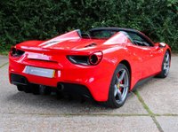 USED 2019 19 FERRARI 488 3.9 SPIDER 2d 660 BHP OVER &pound;50K OF OPTIONS, LOADS OF CARBON, PLUS THE BEAUTIFUL ITALIAN FLAG IN CENTRE OF SEATS AND STEERING WHEEL, SERVICE PACK TO 2026, 12 MONTH WARRANTY