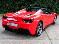USED 2019 19 FERRARI 488 3.9 SPIDER 2d 660 BHP OVER &pound;50K OF OPTIONS, LOADS OF CARBON, PLUS THE BEAUTIFUL ITALIAN FLAG IN CENTRE OF SEATS AND STEERING WHEEL, SERVICE PACK TO 2026, 12 MONTH WARRANTY