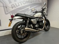 USED 2023 23 TRIUMPH STREET TWIN EC1 - BUY ONLINE 24 HRS A DAY - FINANCE AVAILABLE - ALL TYPES OF CREDIT ACCEPTED ONLY 2,495 MIES FROM NEW