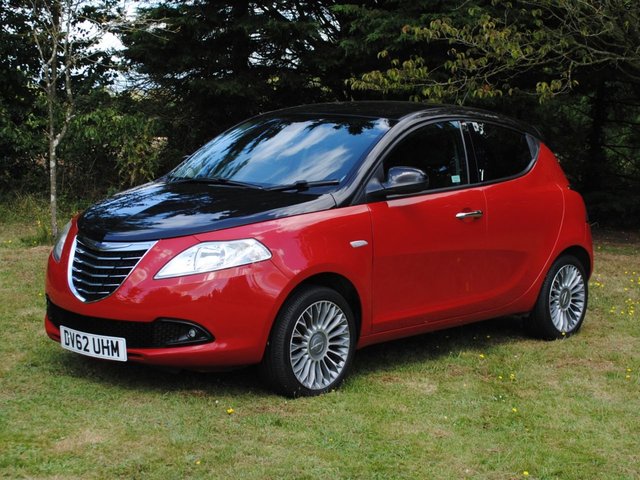 2012 62 Chrysler Ypsilon 1.2 BLACK AND RED 5d 69 BHP