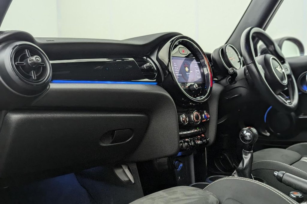 USED 2021 21 MINI HATCH COOPER 1.5 COOPER SPORT 3d 134 BHP Apple Car Play Sat Nav