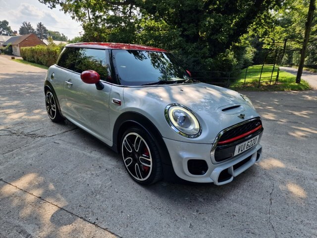 2016 MINI Hatch John Cooper Works 2.0 JOHN COOPER WORKS 3d 228 BHP
