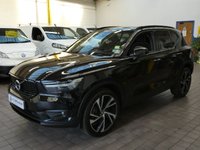 USED 2020 70 VOLVO XC40 2.0 B4 R-DESIGN PRO MHEV 5d 195 BHP SAT NAV HEATED PART LEATHER INTERIOR CRUISE CONTROL PARKING SENSORS 1 OWNER SERVICE HISTORY WARRANTY