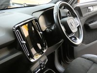 USED 2020 70 VOLVO XC40 2.0 B4 R-DESIGN PRO MHEV 5d 195 BHP SAT NAV HEATED PART LEATHER INTERIOR CRUISE CONTROL PARKING SENSORS 1 OWNER SERVICE HISTORY WARRANTY