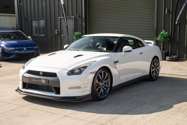 2011 11 Nissan GT-R 3.8 RECARO EDITION 2d 530 BHP