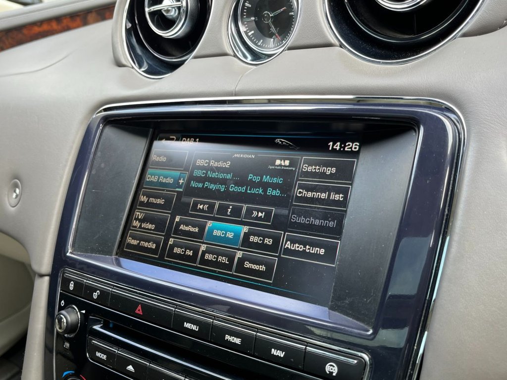 USED 2014 14 JAGUAR XJ 3.0 D V6 PORTFOLIO L 4d 275 BHP 