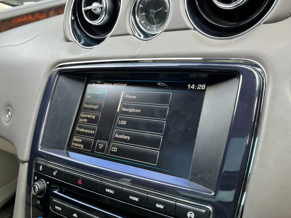 USED 2014 14 JAGUAR XJ 3.0 D V6 PORTFOLIO L 4d 275 BHP 
