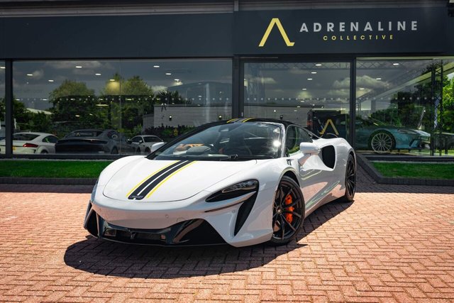 2023 P Mclaren Artura 3.0L V6 SSG PHEV 2d 671 BHP