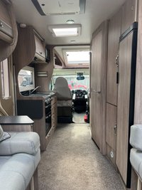 USED 2022 22 AUTO-SLEEPERS BROADWAY EL 2.2 BLUEHDI 440 B/B TL 160 BHP 2022 Broadway EL Auto Sleeper, based on a Peugeot 2.2 litre diesel manual 6 speed gearbox, fitted with Comfort pack and Winter package, just 2 owners from new with the added benefit of a factory fitted full habitation Air Conditioning unit.