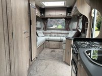 USED 2022 22 AUTO-SLEEPERS BROADWAY EL 2.2 BLUEHDI 440 B/B TL 160 BHP 2022 Broadway EL Auto Sleeper, based on a Peugeot 2.2 litre diesel manual 6 speed gearbox, fitted with Comfort pack and Winter package, just 2 owners from new with the added benefit of a factory fitted full habitation Air Conditioning unit.