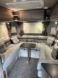 USED 2022 22 AUTO-SLEEPERS BROADWAY EL 2.2 BLUEHDI 440 B/B TL 160 BHP 2022 Broadway EL Auto Sleeper, based on a Peugeot 2.2 litre diesel manual 6 speed gearbox, fitted with Comfort pack and Winter package, just 2 owners from new with the added benefit of a factory fitted full habitation Air Conditioning unit.