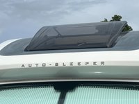 USED 2022 22 AUTO-SLEEPERS BROADWAY EL 2.2 BLUEHDI 440 B/B TL 160 BHP 2022 Broadway EL Auto Sleeper, based on a Peugeot 2.2 litre diesel manual 6 speed gearbox, fitted with Comfort pack and Winter package, just 2 owners from new with the added benefit of a factory fitted full habitation Air Conditioning unit.