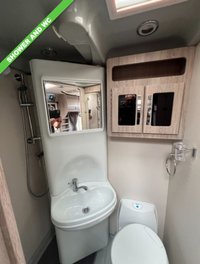 USED 2022 22 AUTO-SLEEPERS BROADWAY EL 2.2 BLUEHDI 440 B/B TL 160 BHP 2022 Broadway EL Auto Sleeper, based on a Peugeot 2.2 litre diesel manual 6 speed gearbox, fitted with Comfort pack and Winter package, just 2 owners from new with the added benefit of a factory fitted full habitation Air Conditioning unit.