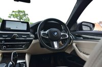 USED 2019 69 BMW 5 SERIES 3.0 540I XDRIVE M SPORT 4d 335 BHP LOW MILES / VDC / M SPORT+ PK