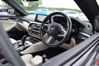 USED 2019 69 BMW 5 SERIES 3.0 540I XDRIVE M SPORT 4d 335 BHP LOW MILES / VDC / M SPORT+ PK