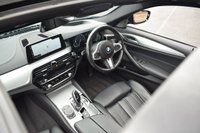 USED 2018 11 BMW 5 SERIES 3.0 530D XDRIVE M SPORT 4d 261 BHP SUNROOF / M SPORT+ / HUD / H&K