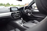 USED 2018 11 BMW 5 SERIES 3.0 530D XDRIVE M SPORT 4d 261 BHP SUNROOF / M SPORT+ / HUD / H&K