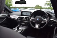 USED 2018 11 BMW 5 SERIES 3.0 530D XDRIVE M SPORT 4d 261 BHP SUNROOF / M SPORT+ / HUD / H&K
