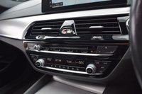 USED 2018 11 BMW 5 SERIES 3.0 530D XDRIVE M SPORT 4d 261 BHP SUNROOF / M SPORT+ / HUD / H&K