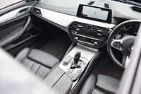 USED 2018 11 BMW 5 SERIES 3.0 530D XDRIVE M SPORT 4d 261 BHP SUNROOF / M SPORT+ / HUD / H&K