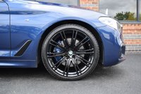 USED 2018 11 BMW 5 SERIES 3.0 530D XDRIVE M SPORT 4d 261 BHP SUNROOF / M SPORT+ / HUD / H&K