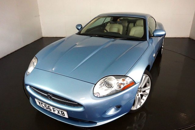2006 56 Jaguar Xk 4.2 COUPE 2d AUTO 294 BHP-2 FORMER KEEPERS-FINISHED IN FROST BLUE METALLIC-HEATED IVORY LEATHER UPHOLSTERY-SUPERB LOW MILEAGE-CRUISE CONTROL-LEATHER STEERING WHEEL-FRONT & REAR PARKING SENSORS-20