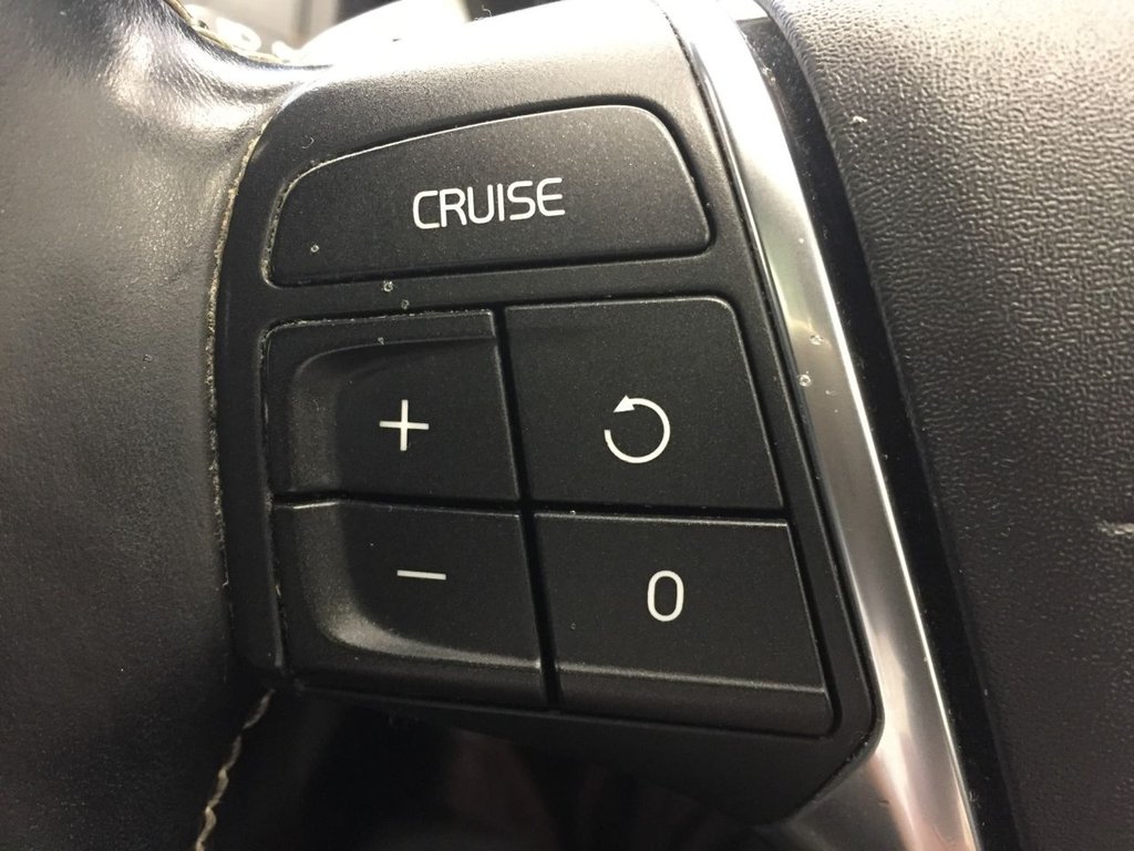 USED 2014 14 VOLVO XC60 2.4 D5 R-DESIGN LUX NAV AWD 5d 212 BHP WINTER PACK SUNFOOF KEYLESS