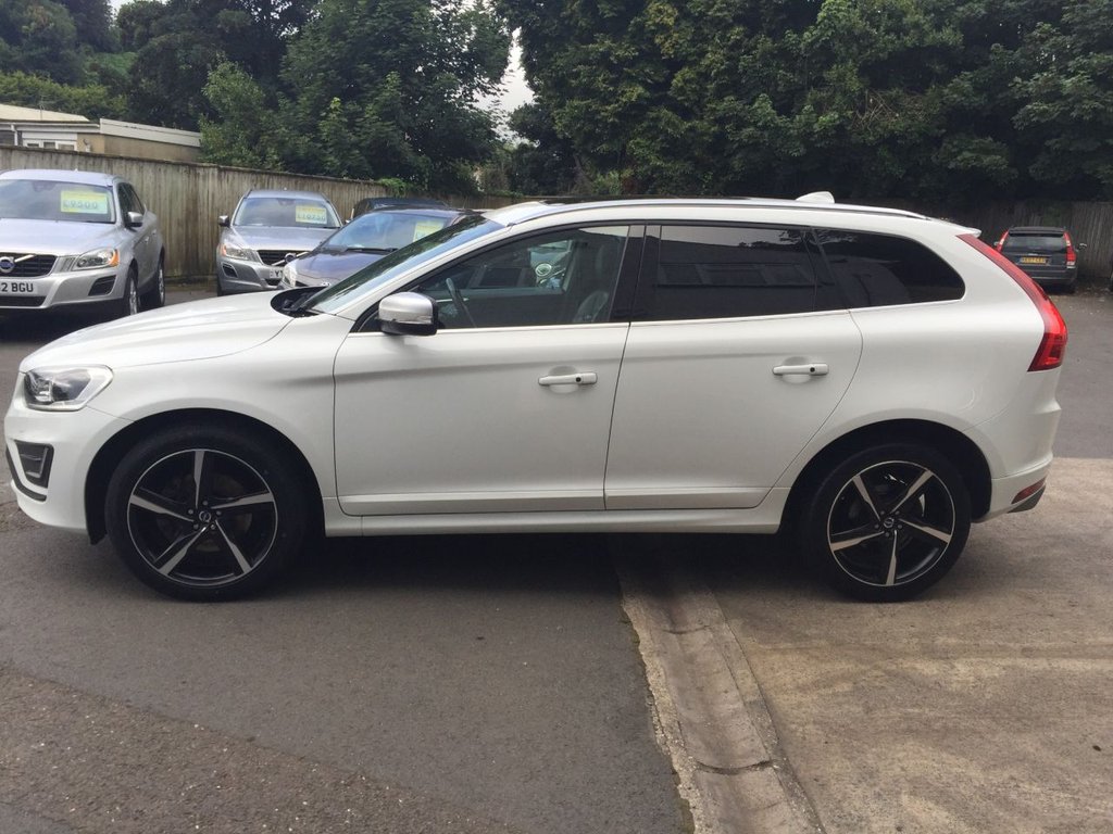 USED 2014 14 VOLVO XC60 2.4 D5 R-DESIGN LUX NAV AWD 5d 212 BHP WINTER PACK SUNFOOF KEYLESS