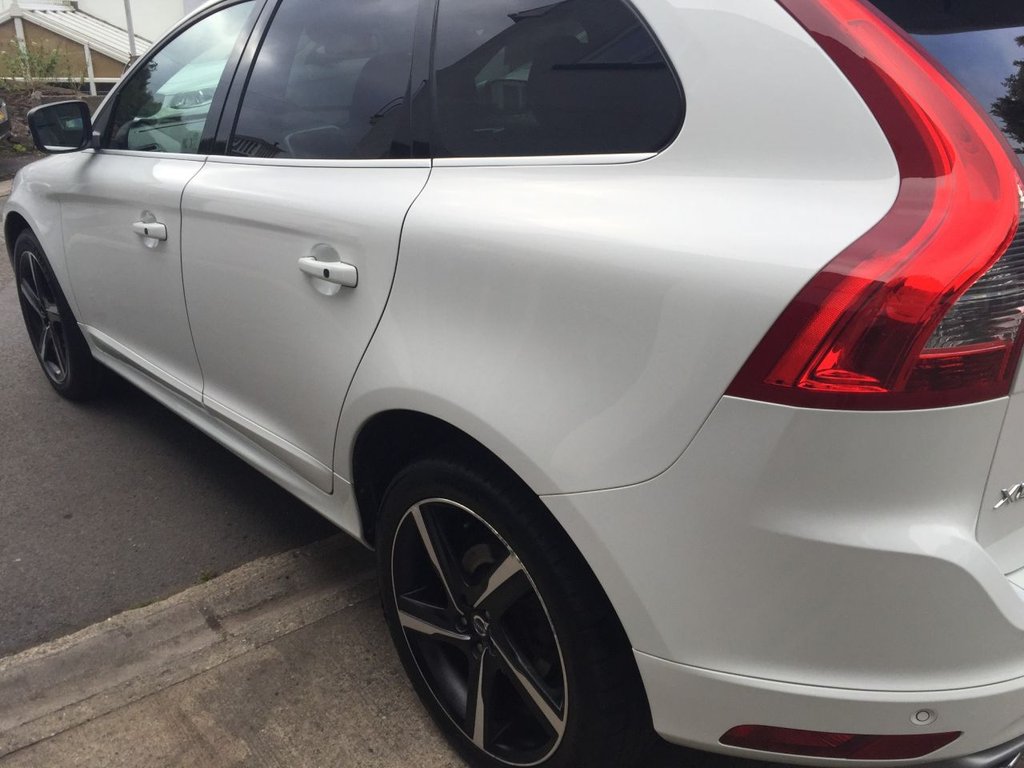 USED 2014 14 VOLVO XC60 2.4 D5 R-DESIGN LUX NAV AWD 5d 212 BHP WINTER PACK SUNFOOF KEYLESS