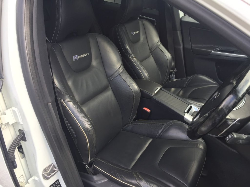 USED 2014 14 VOLVO XC60 2.4 D5 R-DESIGN LUX NAV AWD 5d 212 BHP WINTER PACK SUNFOOF KEYLESS