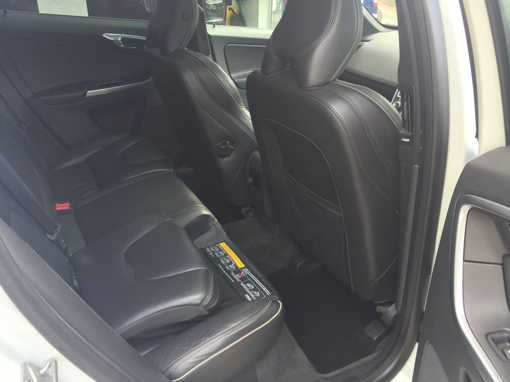 USED 2014 14 VOLVO XC60 2.4 D5 R-DESIGN LUX NAV AWD 5d 212 BHP WINTER PACK SUNFOOF KEYLESS